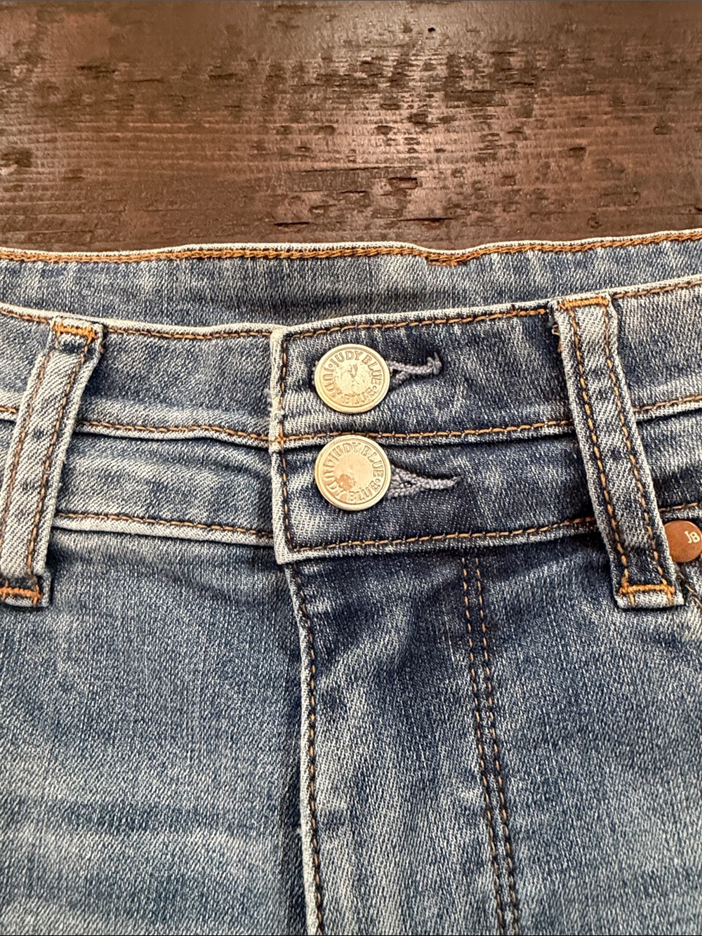 Judy Blue High Rise Sorbtek Denim Shorts Size Large Blue Medium Wash Stretch - Picture 13 of 13